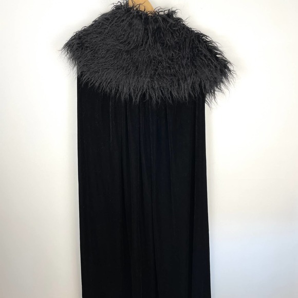 Elegant Black Cape and Dress Set - Picture 15 of 16
